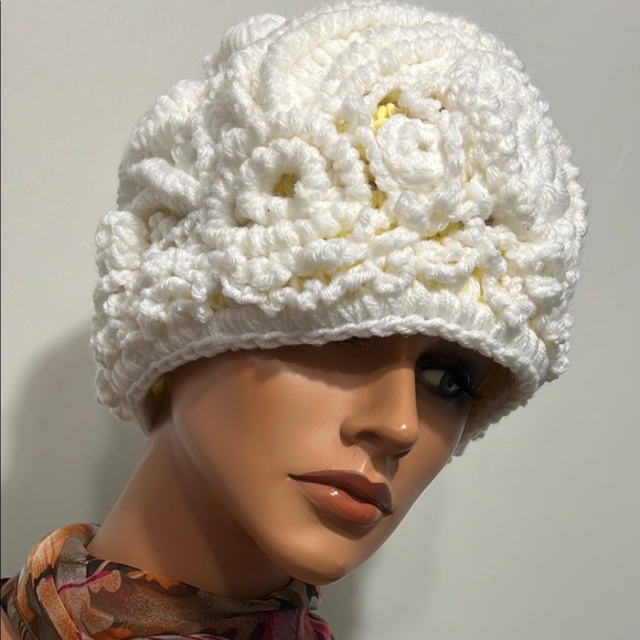 Chic White Floral Crochet Hat Irish style lace
